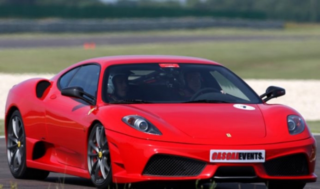  Ofrecer un curso de conducción 